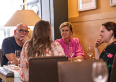 Een tafel met veel perspectief: Jos de Vries - Jasmijn Prinsen, Carnivoer – Andre van Zoest, Storyline – Chris Rikkers